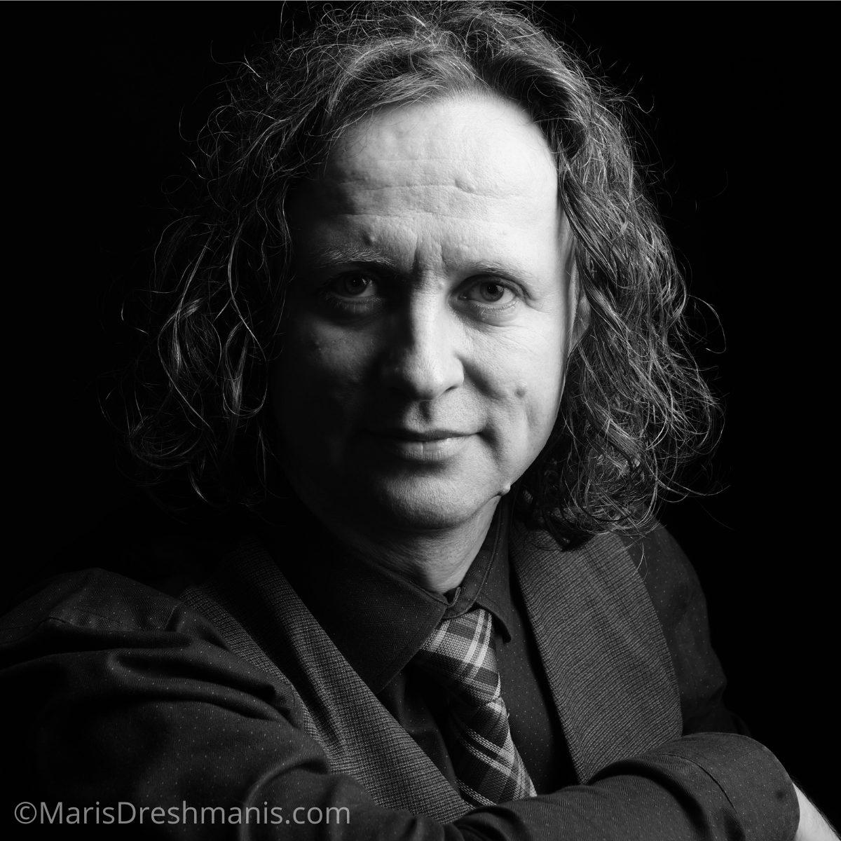 Марис Дрешманис — основатель реинкарнациологии, реинкарнациолог, официальный портрет